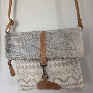 MYRA CROSSBODY BAG